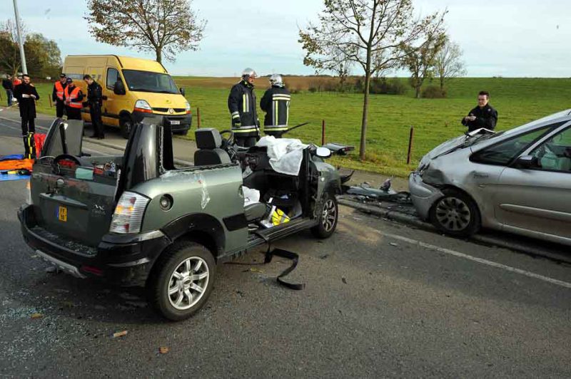 Schwerer Autounfall in Hellingen